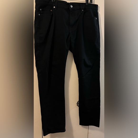 NWOT AMAZON ESSENTIALS BLACK JEANS (36W X 32L) - Picture 1 of 3
